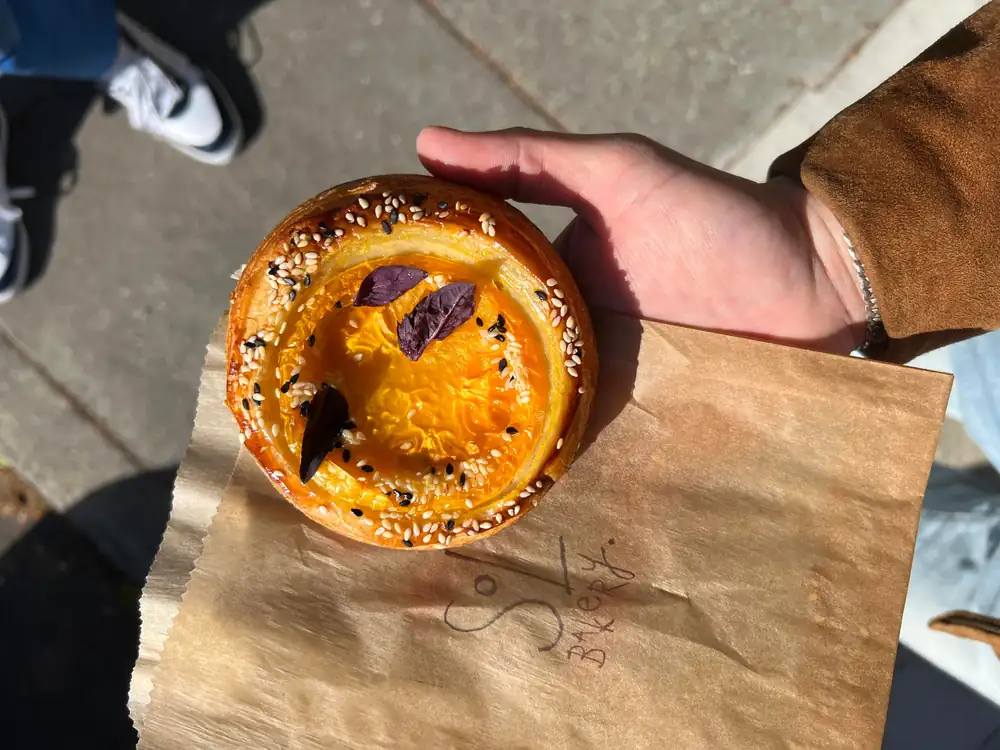 Los dulces de temporada alcanzan precios elevados en la panadería Sol Bakery de San Francisco.