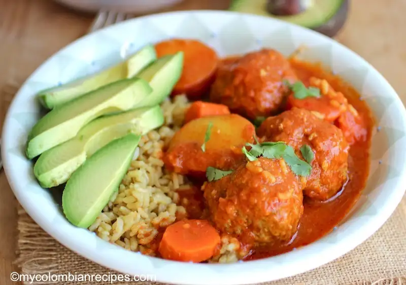 Albóndigas Estofadas al Tomate (Meatball and Tomato Stew)