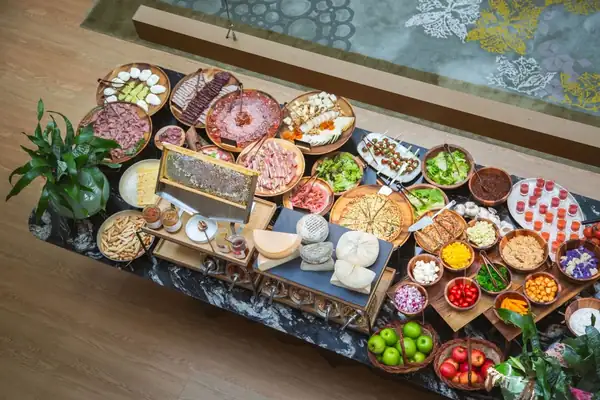 The Mandarin Oriental in Barcelona presents the most colorful brunch in the city