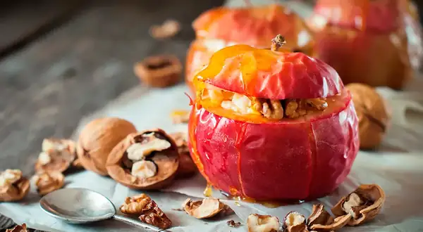Manzanas asadas con nueces y miel