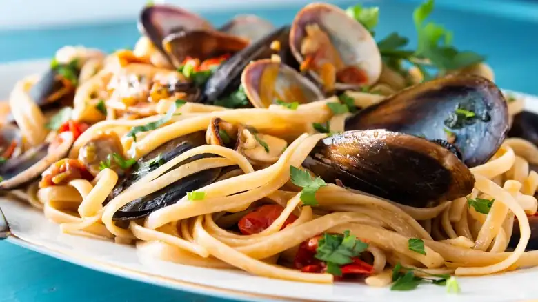How You Should Store Mussels And Clams (And How You Shouldn't)