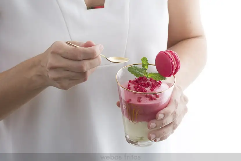 Quick white chocolate and raspberry cream