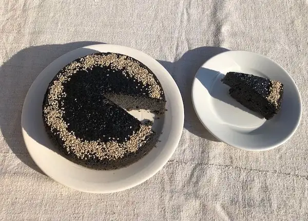 Black sesame and rice flour cake recipe by Alice Moireau