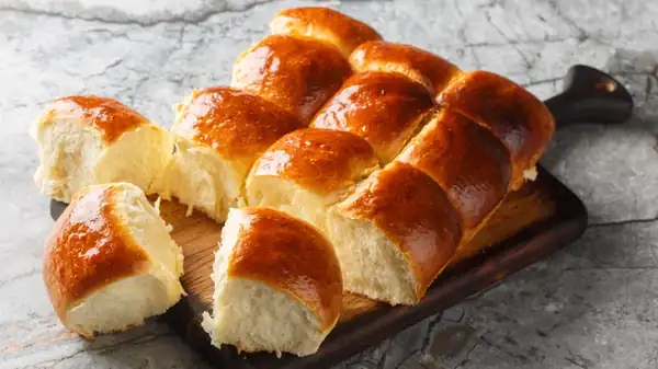 You Can Actually Use Rice To Keep Dinner Rolls Warm All Meal Long