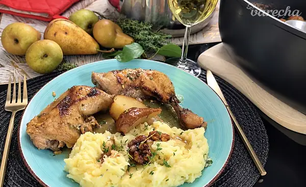Baked chicken thighs with pears, blue cheese and walnuts (video recipe)