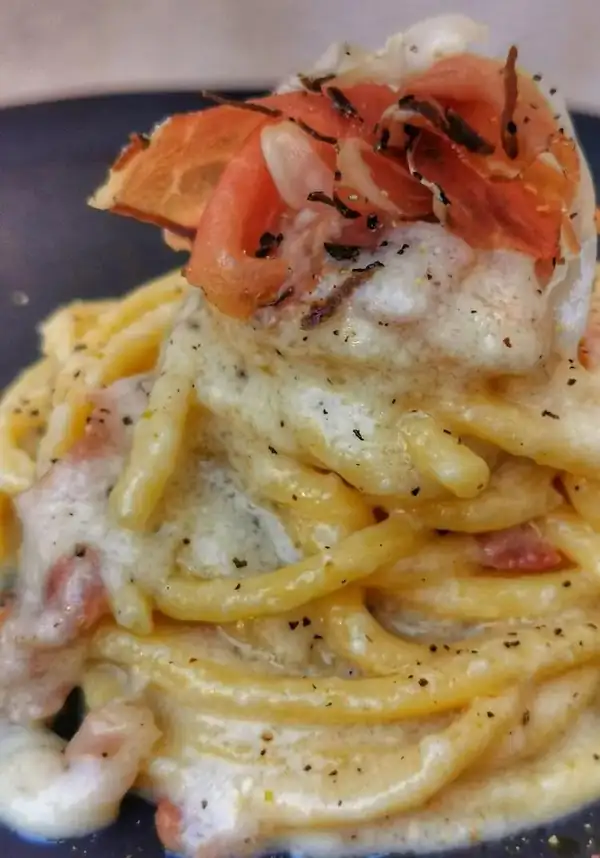 Bigoli with cheese and pepper and raw ham and truffle