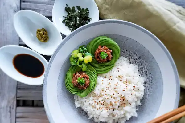 How to make Avocado & Natto Sushi-don Recipe