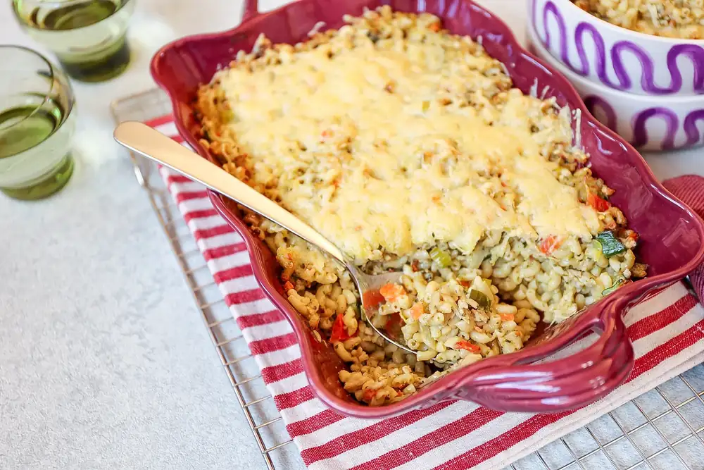 Macaroni casserole with chicken and vegetables