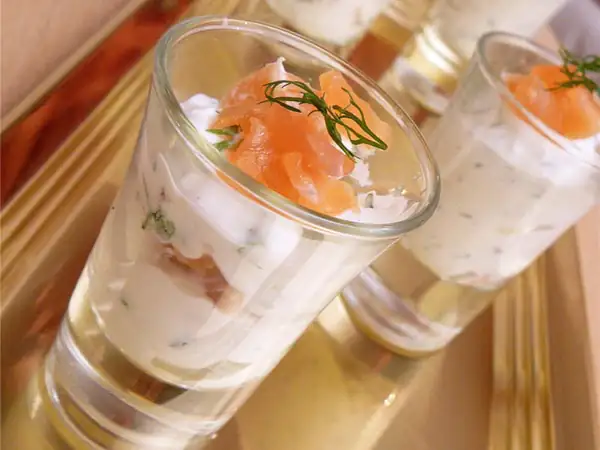 Smoked salmon verrines with ricotta, chives and dill