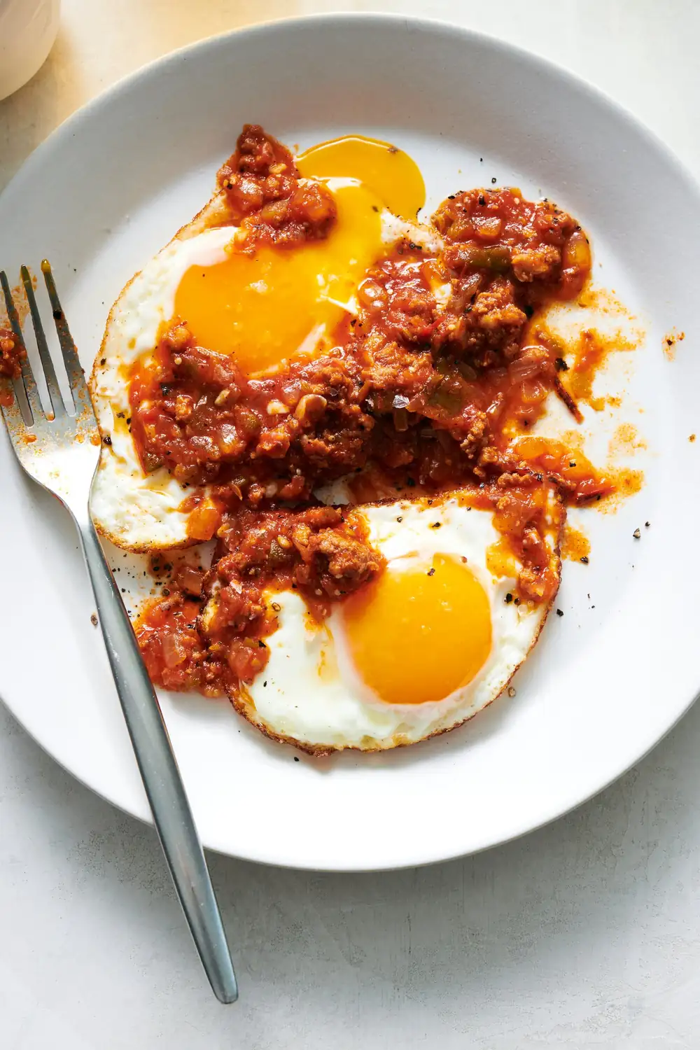 Convierte los huevos en una cena con esta receta de salsa de chorizo