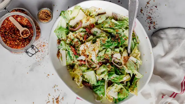 Delicious endive salad with guanciale and crunchy quinoa