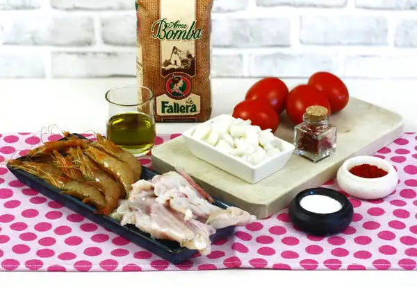 Arroz a banda. Receta tradicional valenciana en paellera