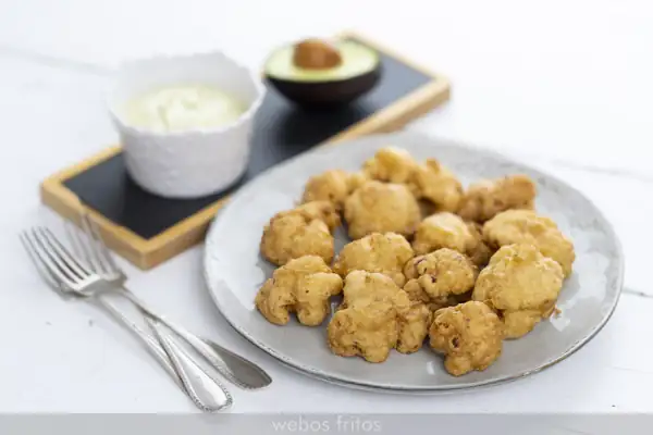 Breaded cauliflower with avocado mayonnaise