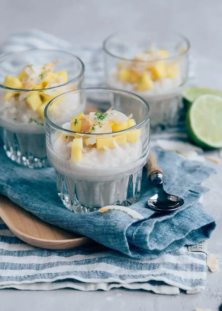 Coconut rice pudding with mango
