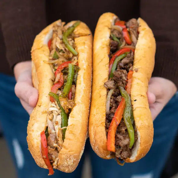 Una nueva cocina fantasma comenzará a vender sus creativos cheesesteaks en Dallas el próximo mes