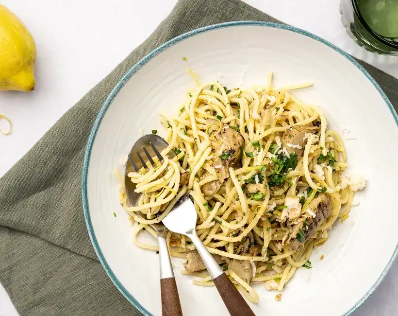 Spaghetti with artichoke and lemon