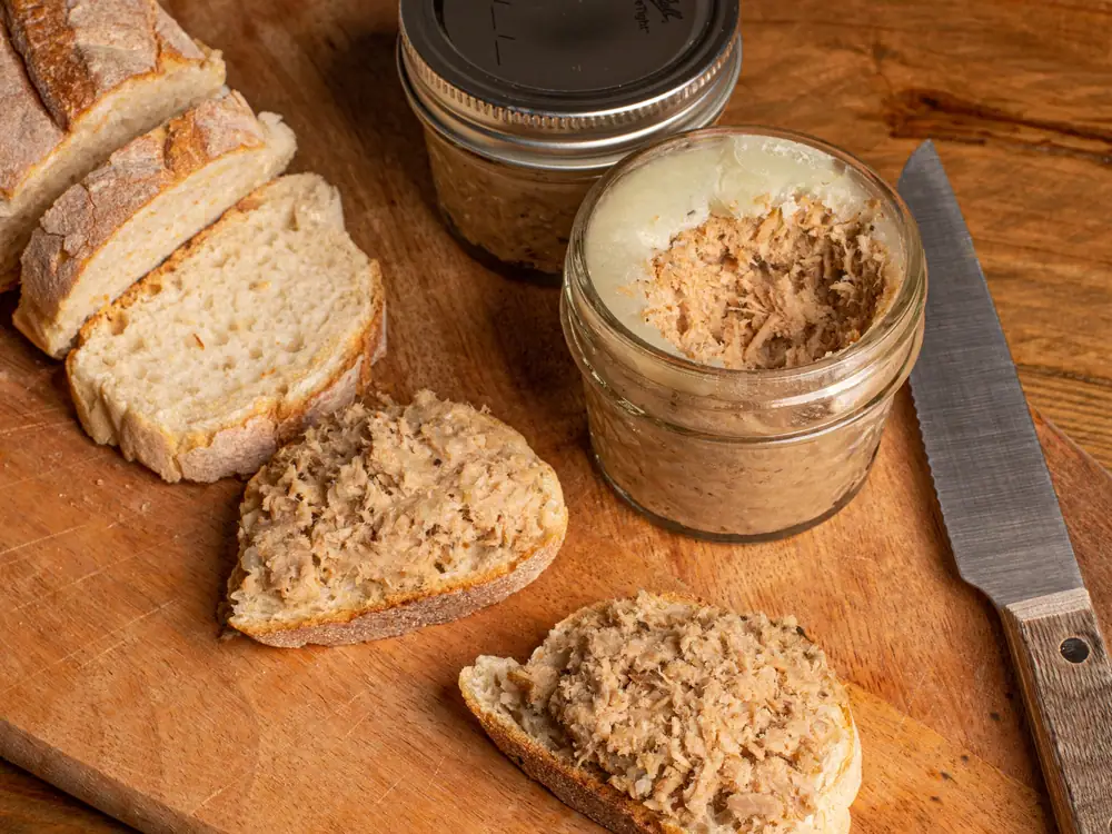 Prepara estas rillettes de cerdo al estilo francés tradicional.
