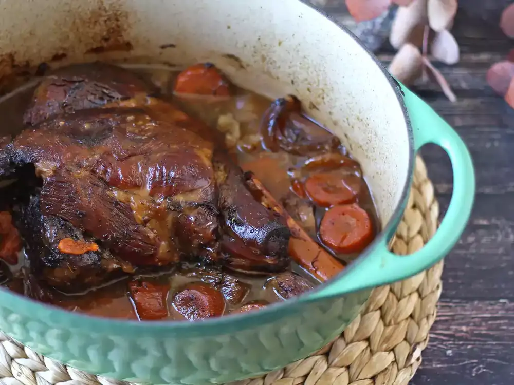 Leg of lamb cooked for 7 hours: perfect tenderness and an unforgettable flavor