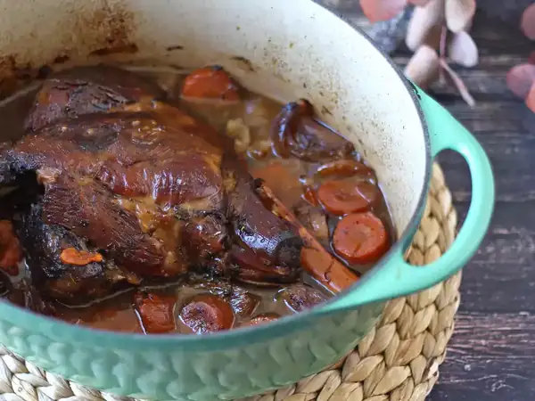 Leg of lamb cooked for 7 hours: perfect tenderness and an unforgettable flavor
