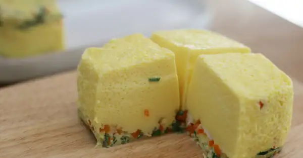 Making bouncy, pudding-soft school cafeteria steamed eggs, double-boiled steamed eggs