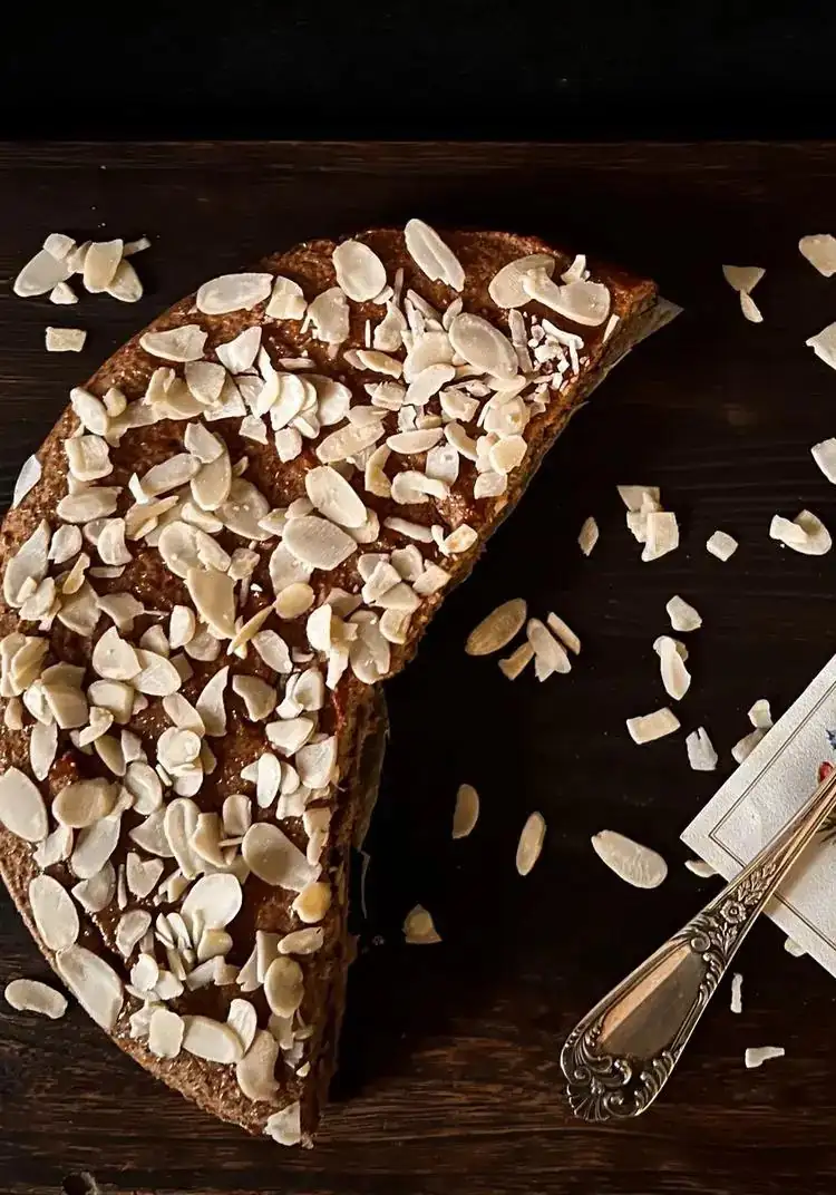 Buckwheat and almond cake with berry jam (vegan and gluten-free)