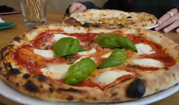 Neapolitan Pizza in a Hidden Corner of Istanbul’s Nişantaşı