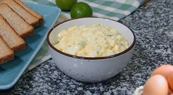 Hard-boiled egg salad: step-by-step recipe (VIDEO)