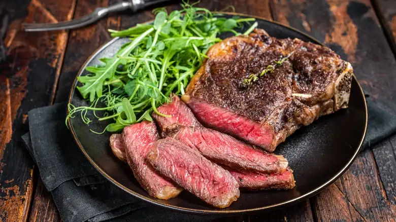 La temperatura ideal de la parrilla para cocinar filetes es más alta de lo que podrías pensar