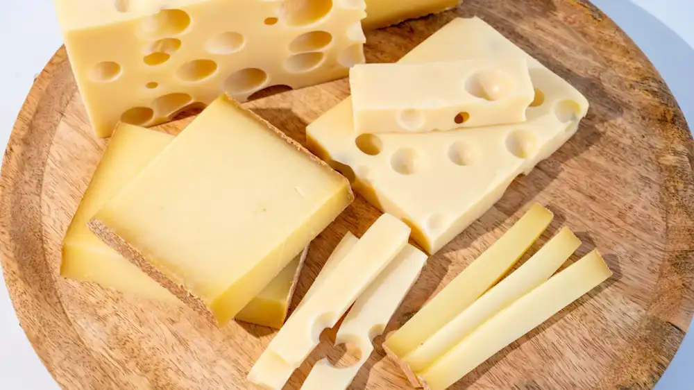 Con casi 30 g de proteína por cada 100 g, este queso francés contiene casi tanta como algunas carnes