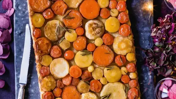 Upside-down pie with root vegetables and cheese sauce