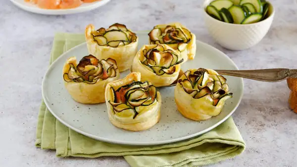 Salmon and courgette puff pastry roses