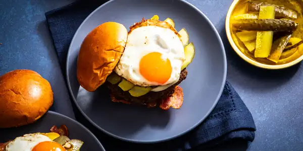 Fried egg smash burgers