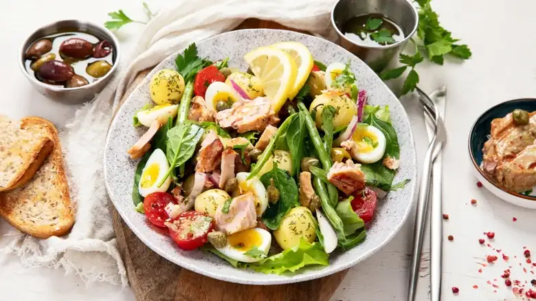 How To Properly Eat A Salad At Restaurants In France