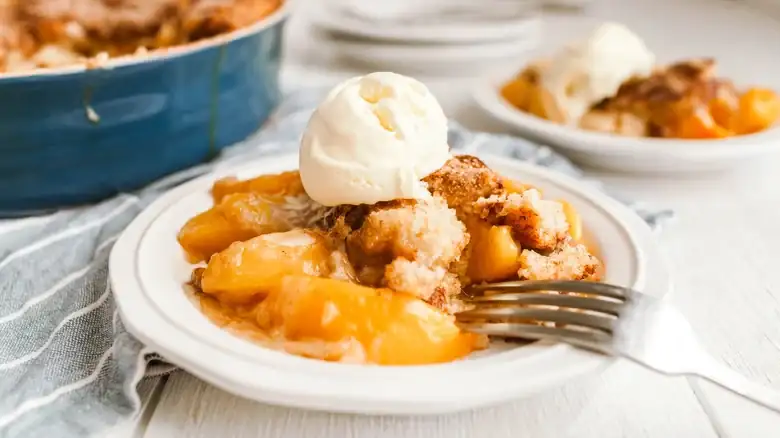 Simplify Peach Cobbler With 3 Ingredients