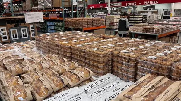 Los clientes de Costco no pueden conseguir suficiente de este pan lleno de frutas de la vieja escuela