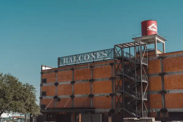 Más allá de Kentucky: el bourbon encuentra su voz en un público más amplio