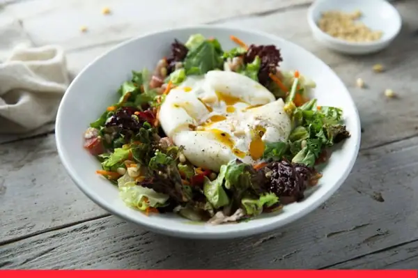Ensalada de verano con burrata y miel