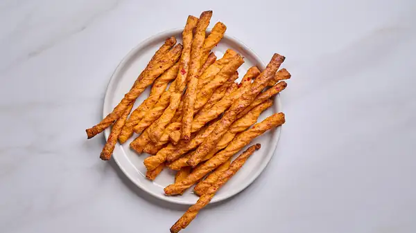 Receta de pajitas de queso picante estilo Arrabbiata