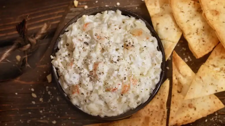Convierte esa salsa de cangrejo sobrante en un delicioso gratinado de pasta