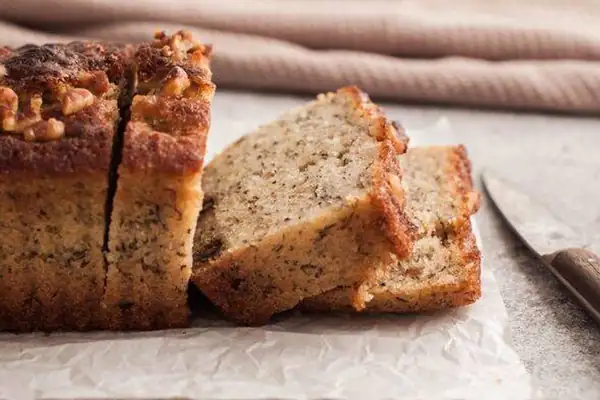 El pan de plátano será más esponjoso y suave si le agregas un ingrediente que los panaderos recomiendan fervientemente