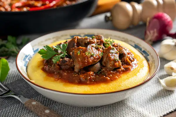 Chicken livers with tomato and garlic sauce