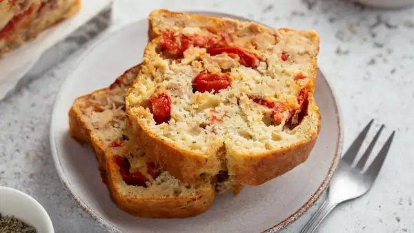 Savory Plumcake with Peppers and Tuna: The Easy Recipe