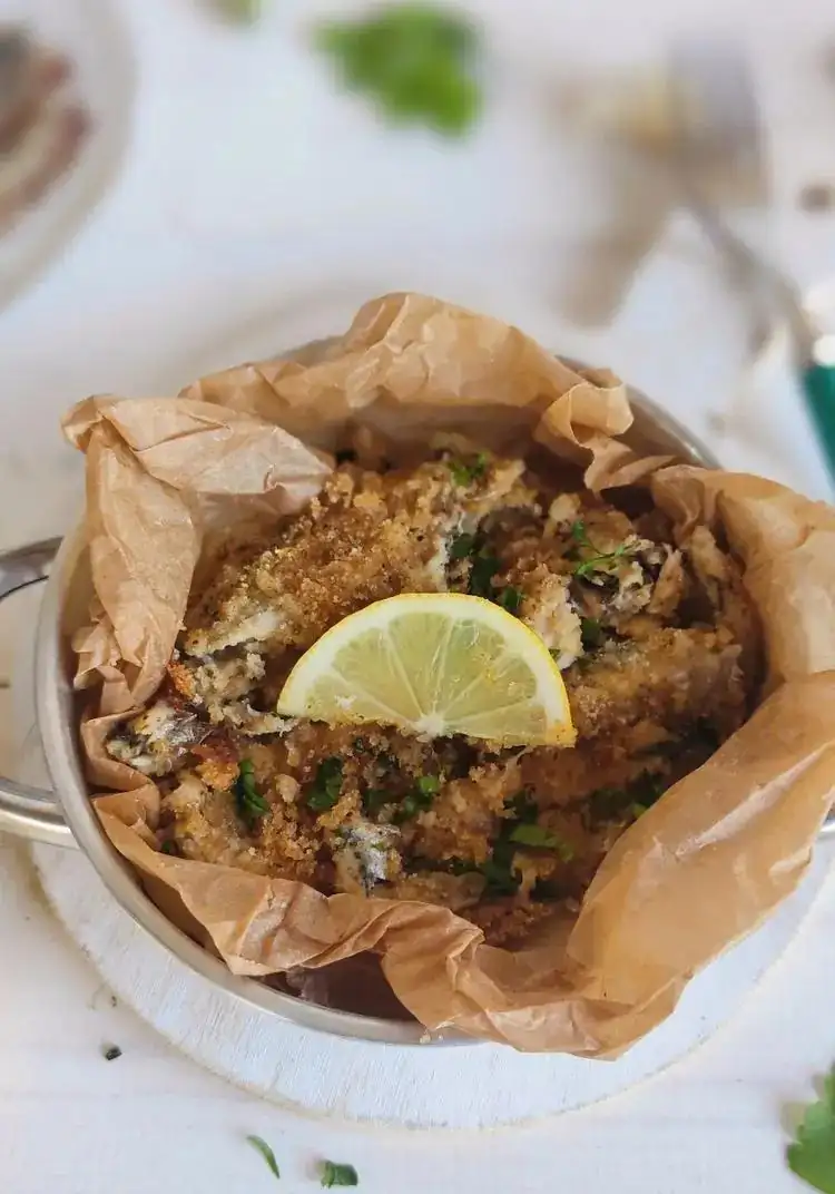 Anchovies au gratin (in a pan)