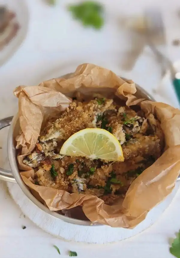 Anchovies au gratin (in a pan)