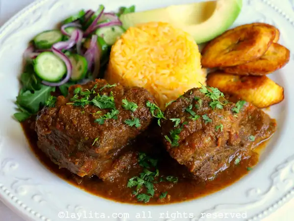 Estofado de costilla de res ecuatoriano (Seco de Costilla de Res)