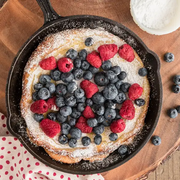 Easy Berry Breakfast Puff