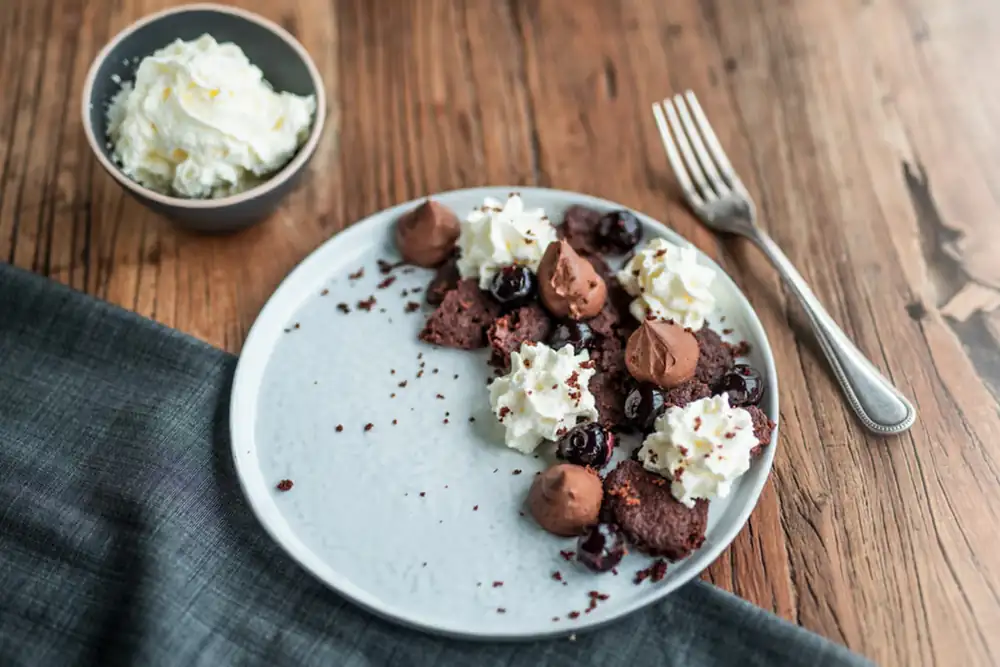Sorprende a tus invitados con esta espectacular receta de chocolate y cereza