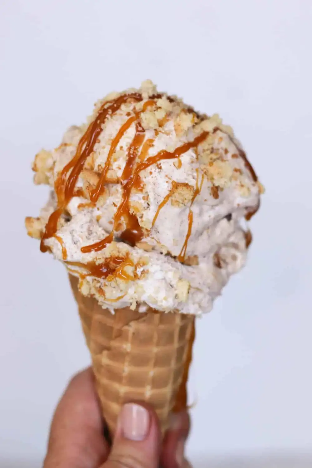 Helado casero de caramelo y galletas Snickerdoodle