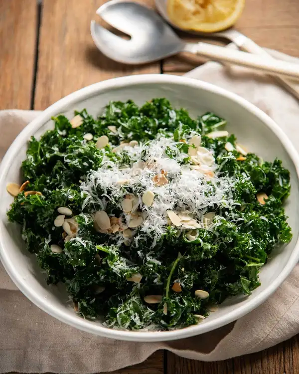 Ensalada de col rizada de Nagi para todos los días (no apta para todos)