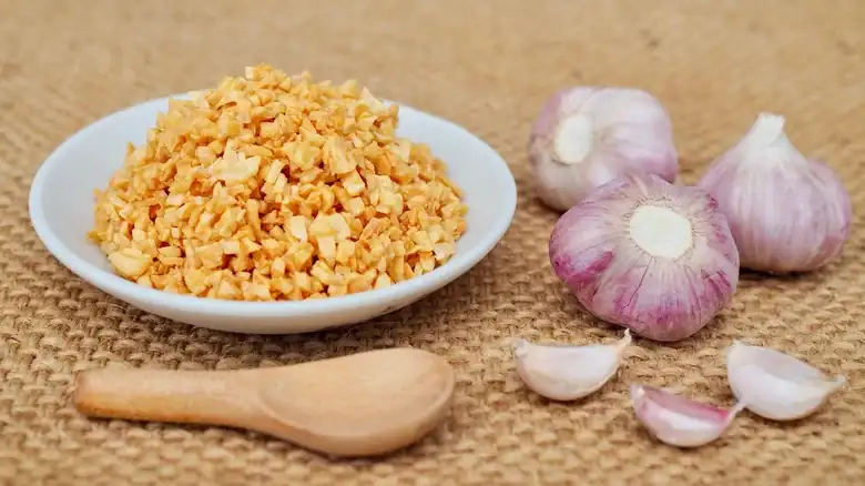 The Easiest Way To Fry Up Garlic Doesn't Involve Your Stove